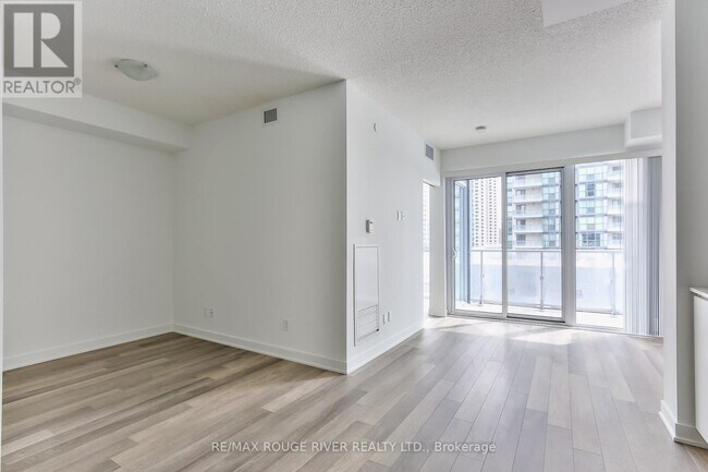 Photo du bâtiment - 5180 Yonge St