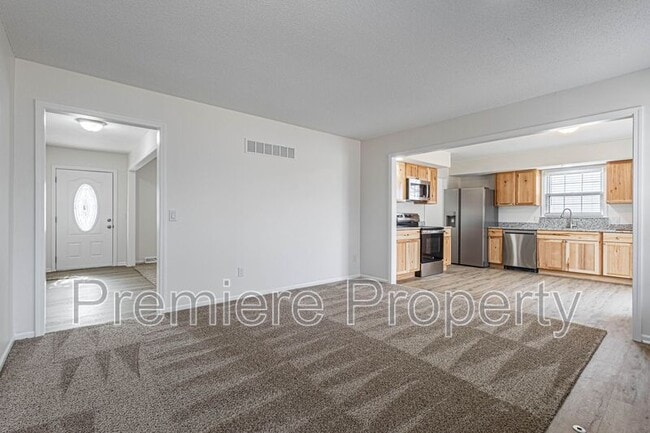 Foto del edificio - 5708 NW Raintree Ct