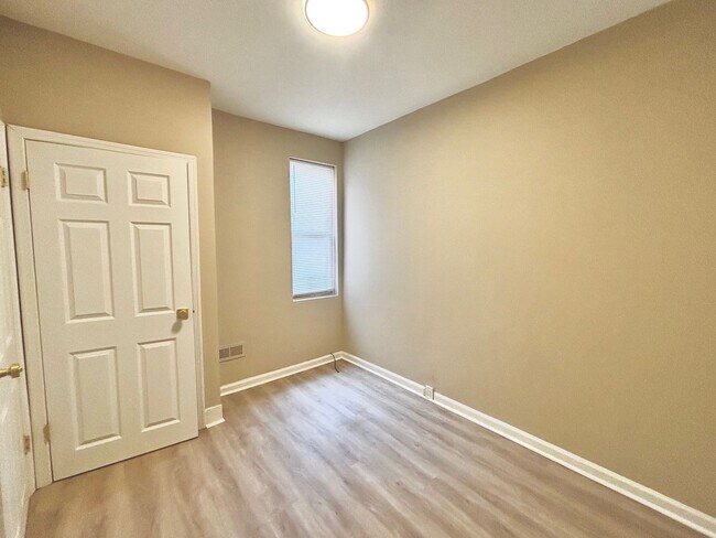 Building Photo - Beautiful rehabbed 3 bedroom Grays Ferry