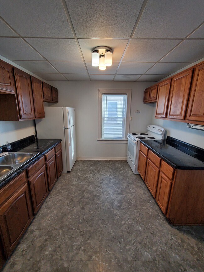 Building Photo - Charming 3Bed/1Bath Home Near Wauwatosa!