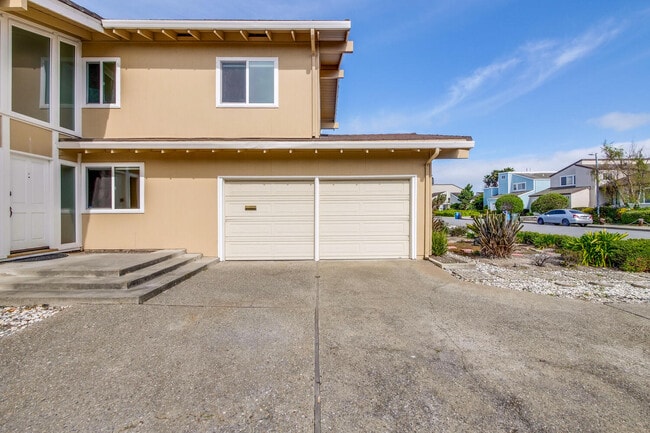 Building Photo - 255 Shearwater Is