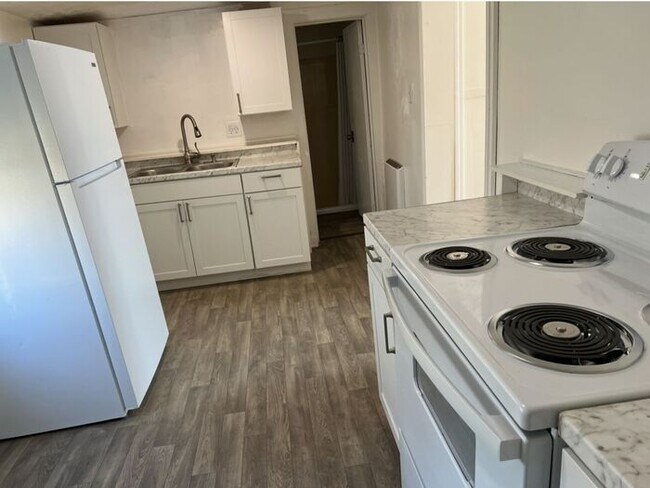 Foto del edificio - Charming 1-Bedroom Home in a Convenient Lo...