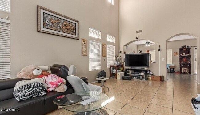 Foto del edificio - 2531 W Lynne Ln