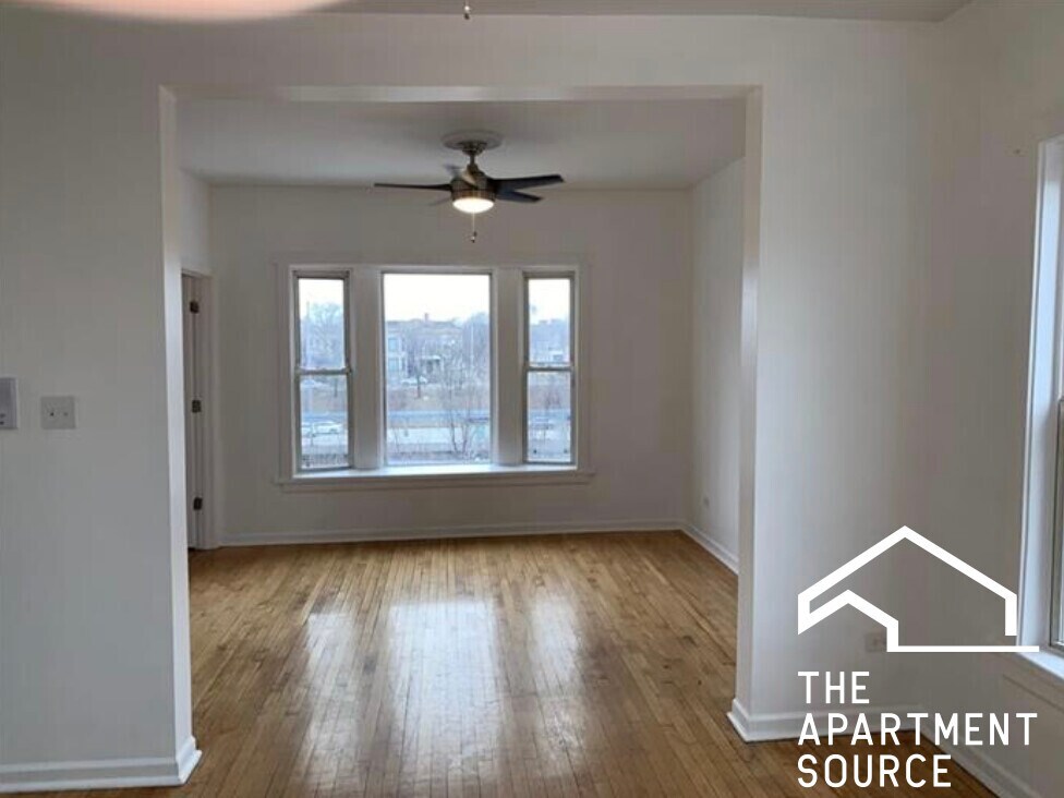 Foto principal - 4058 W Congress Pkwy