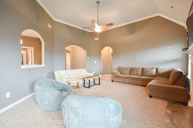 Building Photo - 3 br, 2.5 bath House - 1780 Apache Way