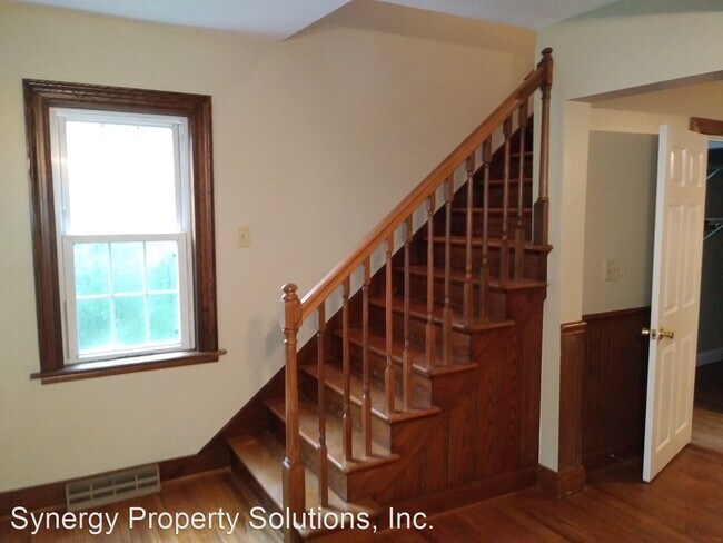 Foto del edificio - 3 br, 1.5 bath House - Arlington Ave 592 R...