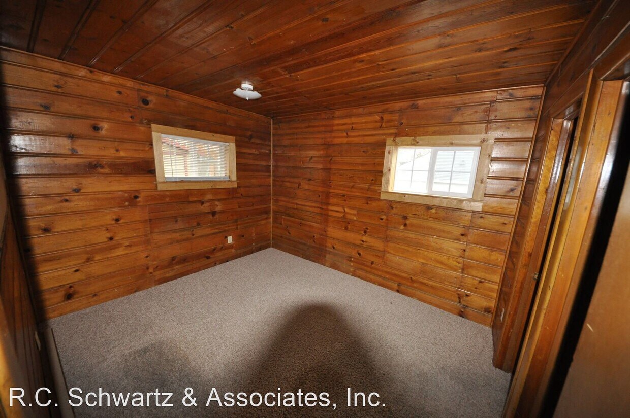 Building Photo - 1112 S Ash St