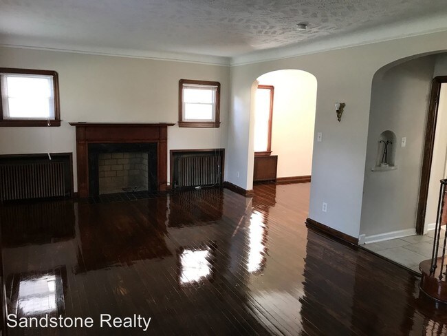 Building Photo - 4 br, 2.5 bath House - 3582 Raymont Blvd