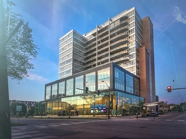 Building Photo - 404 E College St