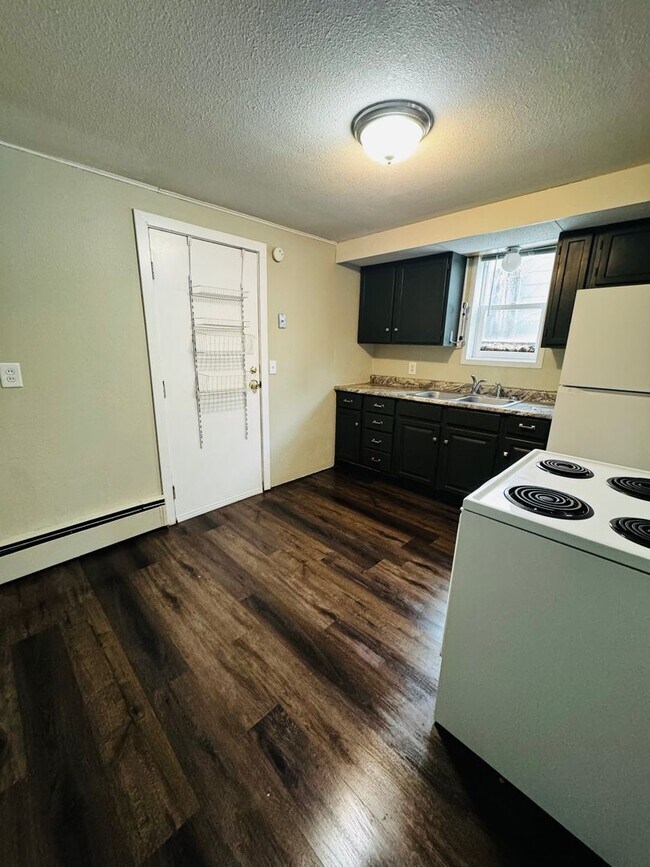 Foto del edificio - 620 N Main St