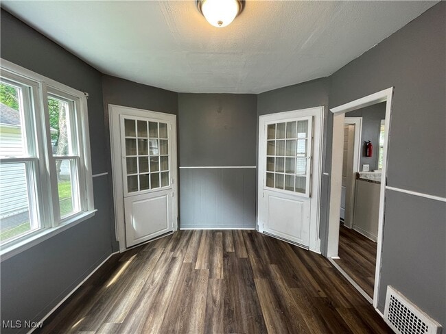 Building Photo - 730 Noble Ave