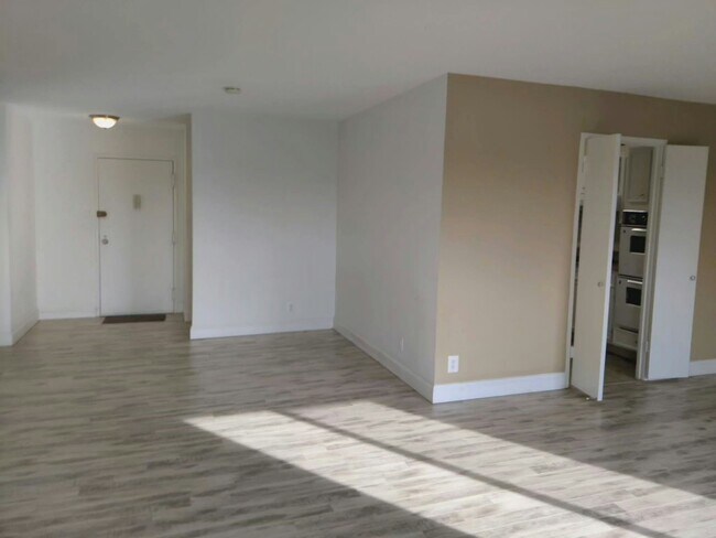 Foto del edificio - 205 Yoakum Pkwy