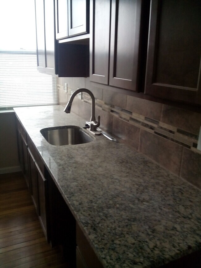 Building Photo - 5662 Waterman