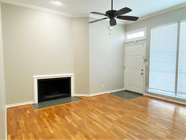 Foto del edificio - 4106 Newton Ave