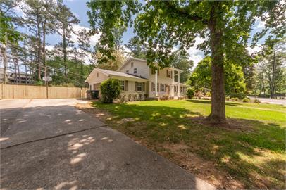 Building Photo - 3325 Shallowford Rd