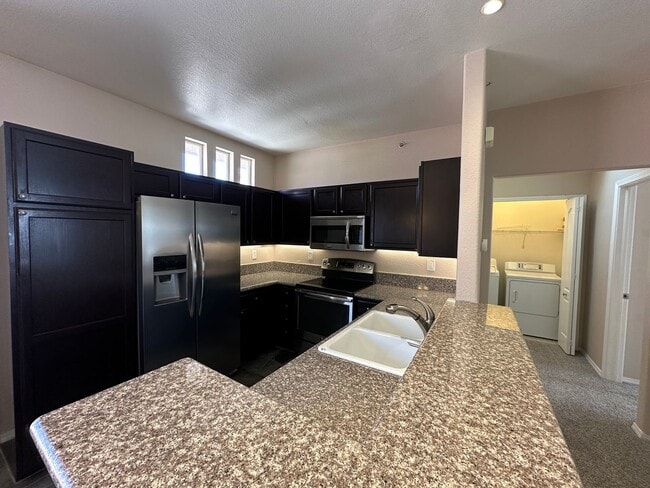 Photo - 2 Bed, 2 Bath in Courtyard Estates! Apartment