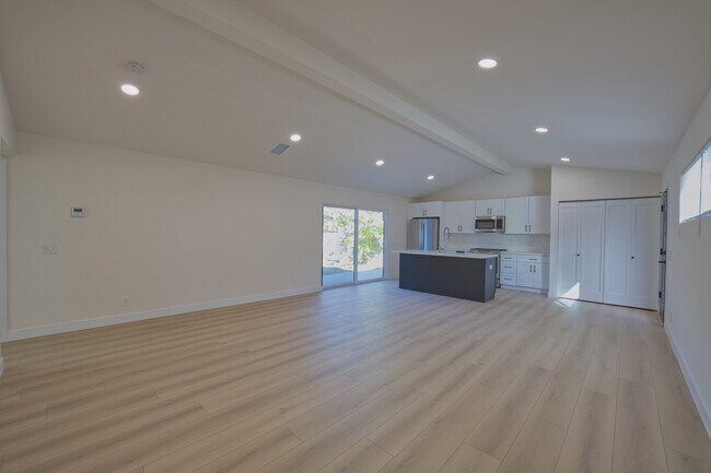 Foto del edificio - 6411 Gentry Ave