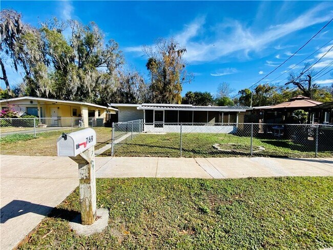 Foto del edificio - 769 Greenway Pl