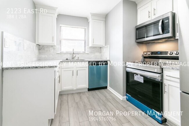 Building Photo - Beautifully Renovated 3 bedroom 1.5 bath h...
