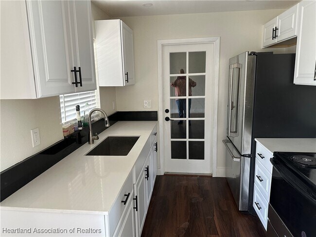 Foto del edificio - 614 N Riverdale Rd