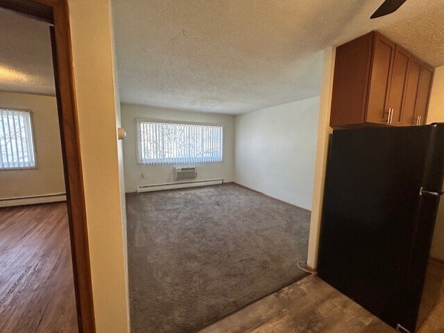Aire acondicionado empotrado en la sala de estar. - 624 4th Ave SE