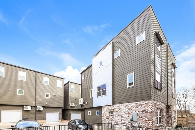 Foto del edificio - 210 W Poplar St