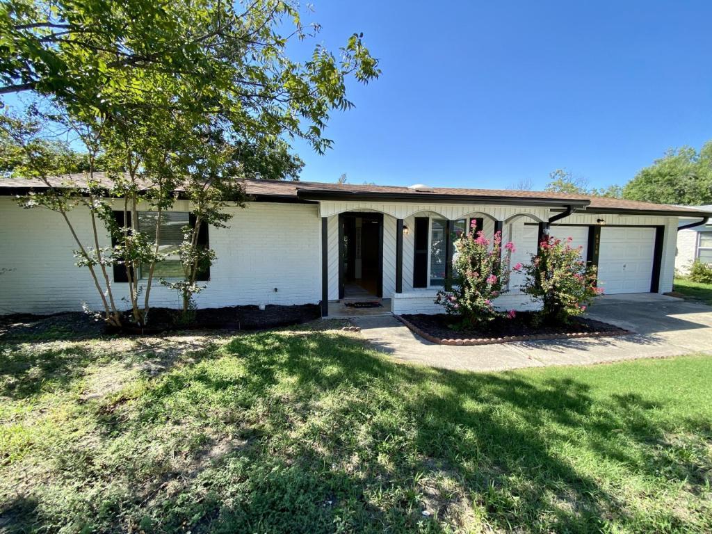 Primary Photo - 4218 Modena Dr