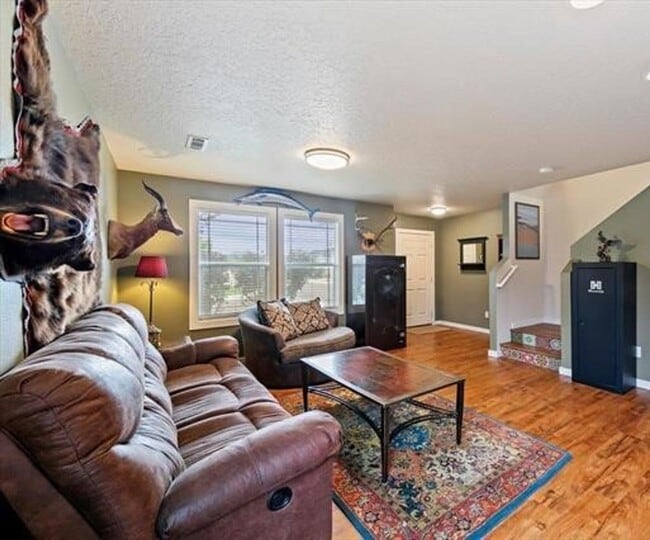 Building Photo - Beautiful Middleton Home