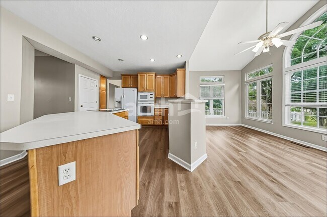 Foto del edificio - 111 Leather Leaf Ln