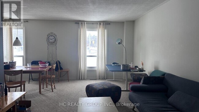 Photo du bâtiment - 433 Keats Way