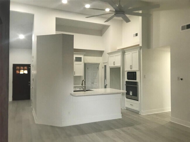 Building Photo - 3723 Westmeadow Dr