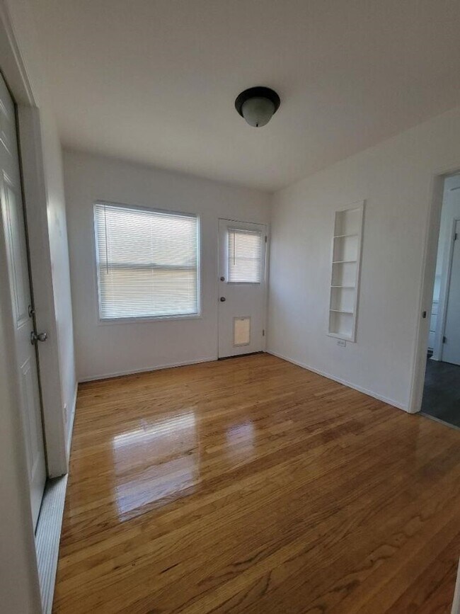 Building Photo - 5625