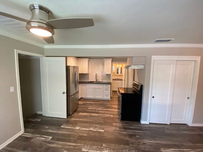 Building Photo - 415-419 SIXTH