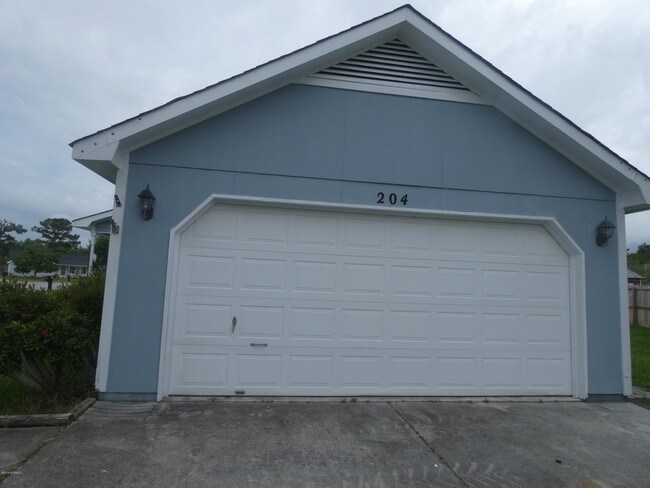 Building Photo - 204 Zachary Ln