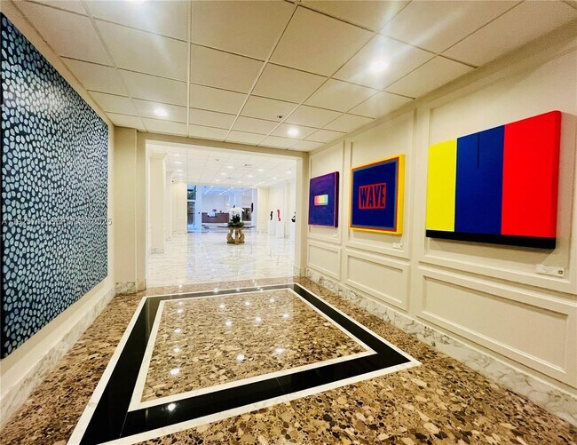 Foto del edificio - 5600 Collins Ave