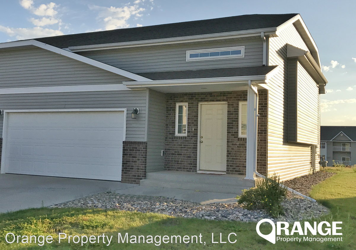 3 br, 2 bath House 316 8th St NW House Rental in Watford City, ND