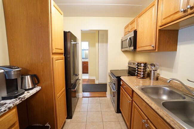 Building Photo - 9128 W Terrace Dr