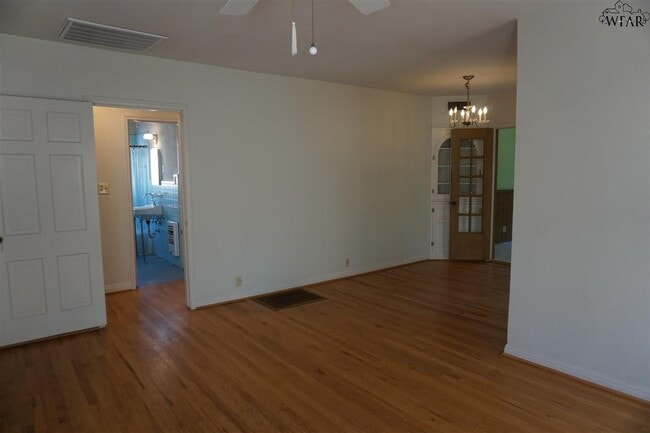 Building Photo - 1681 Woodrow Ave