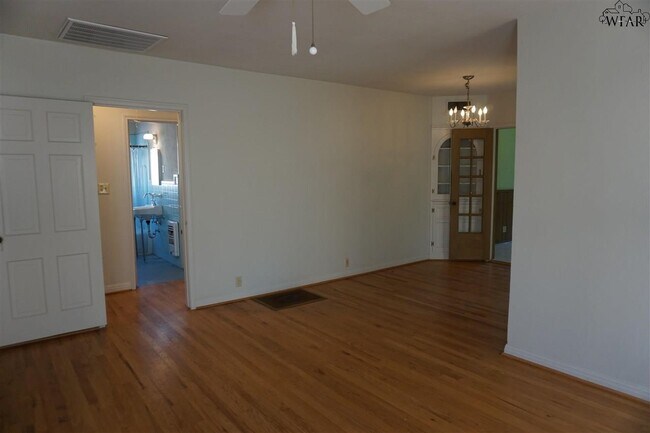 Foto del edificio - 1681 Woodrow Ave