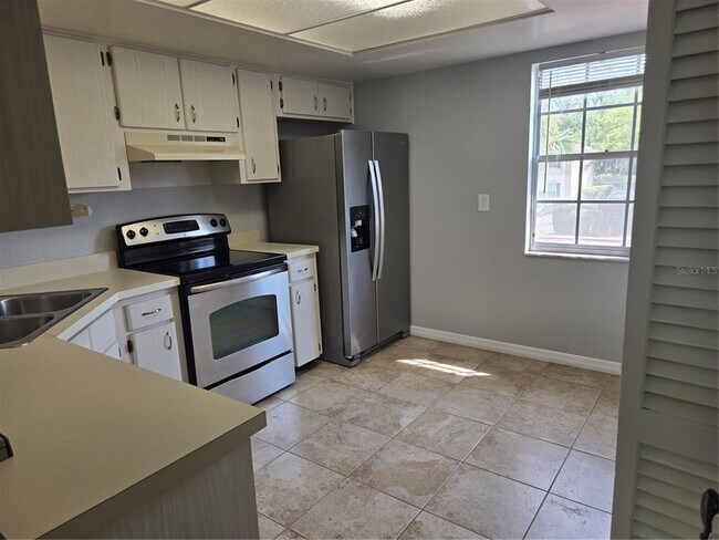 Foto del edificio - 10342 Carrollwood Ln