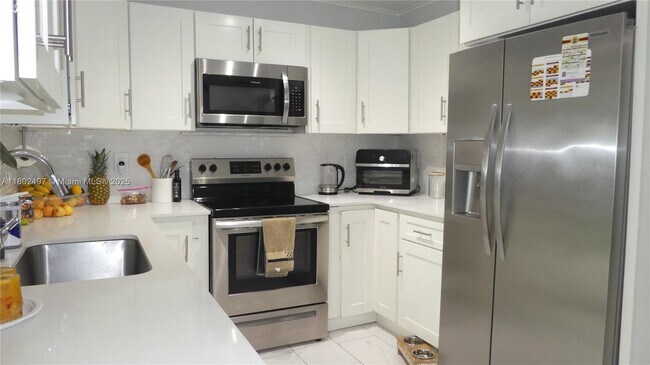 Foto del edificio - 3240 SW 66th Terrace