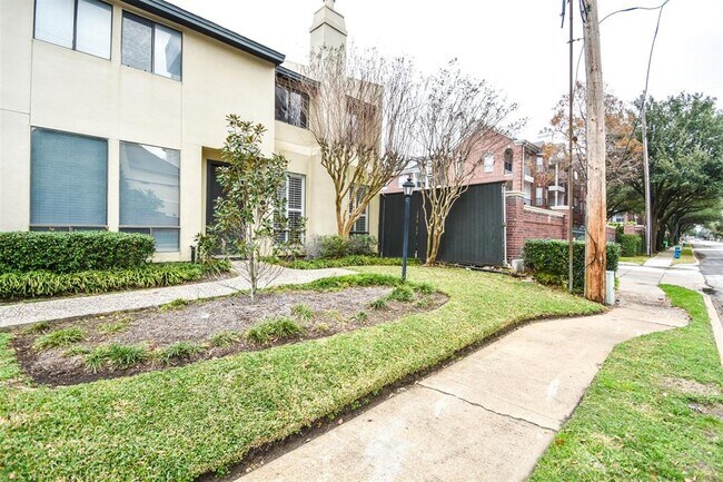 Building Photo - 1112 Bering Dr