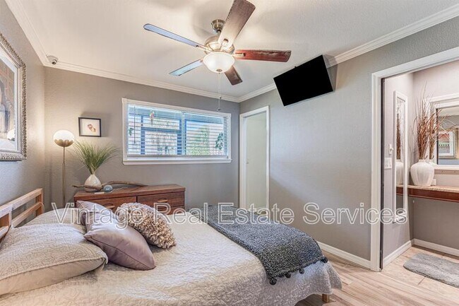 Foto del edificio - 6332 Newtown Cir