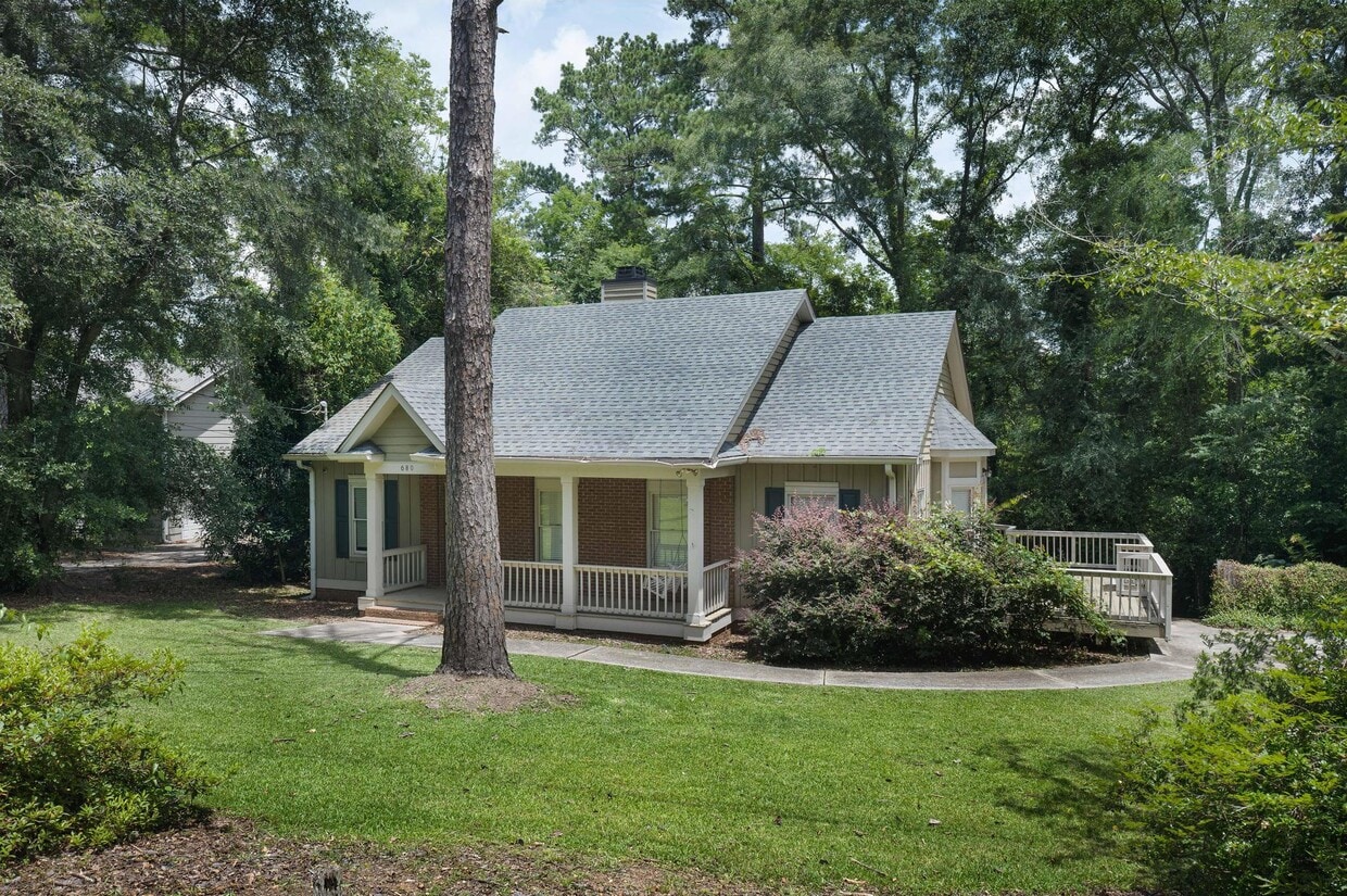 Primary Photo - 680 Herring Dr