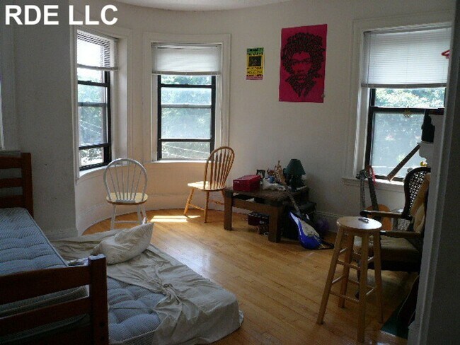 Foto del edificio - 1-bed split (can be 2 bedrooms with no liv...