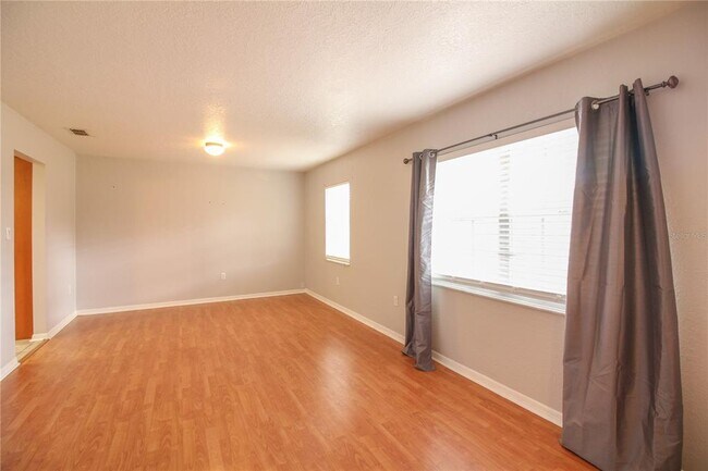 Building Photo - 3425 Sandpiper Ln