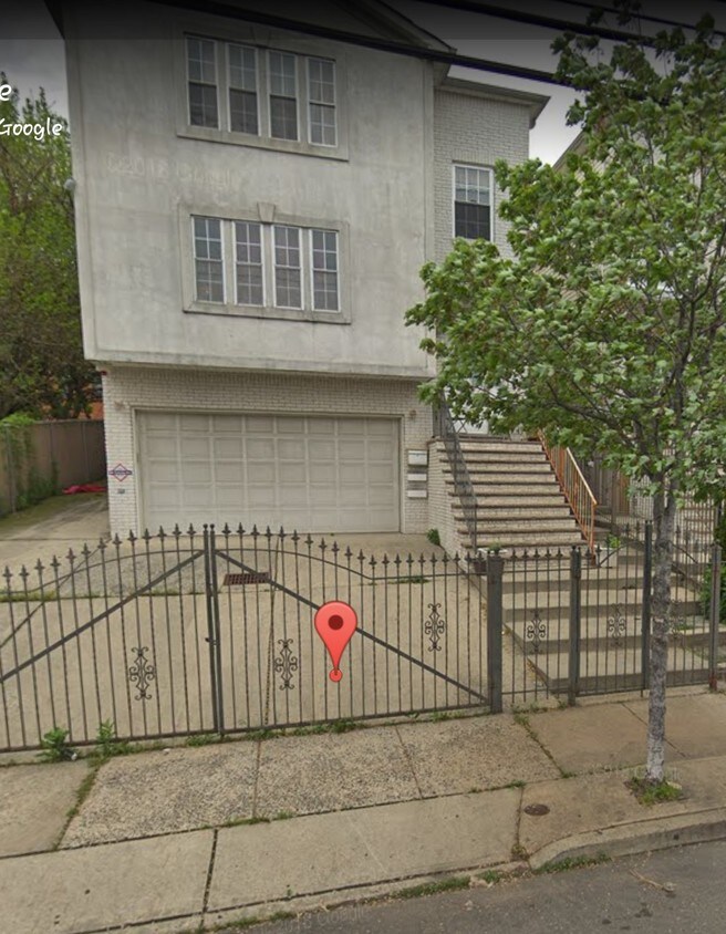 Primary Photo - 127 Mt Pleasant Ave