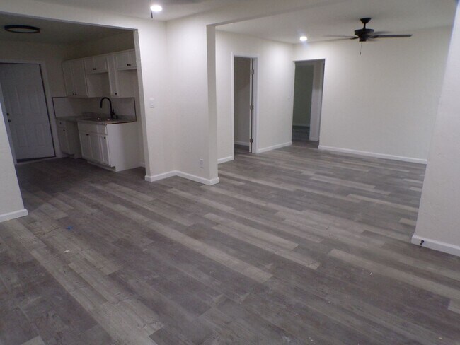 Foto del edificio - Great redo across the street form Pat Henry Elementary School