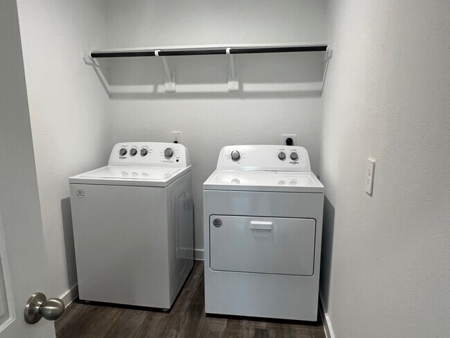 Foto del edificio - 1107 Fringed Bluestar Dr