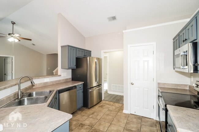 Building Photo - 2738 Old Well Cove
